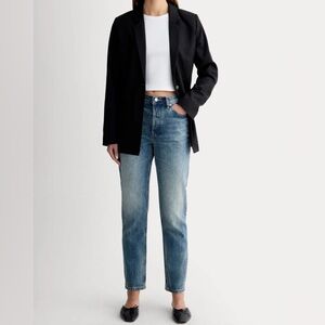 The curvy 90s cheeky straight jean (crop) in vintage mid blue wash